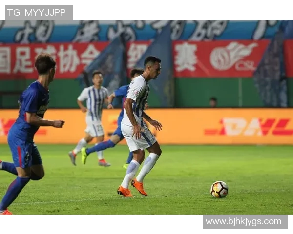 2014年申花与富力激战回顾球场上的激情与荣耀交织的瞬间